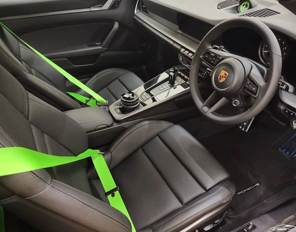 ఈ స్టార్ కపుల్స్ పెళ్లి రోజు కొన్న కారు ధర రూ. 2.65 కోట్లు.. ఇంతకీ వారు ఎవరో తెలుసా ?