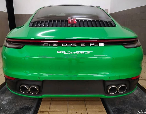 ఈ స్టార్ కపుల్స్ పెళ్లి రోజు కొన్న కారు ధర రూ. 2.65 కోట్లు.. ఇంతకీ వారు ఎవరో తెలుసా ?