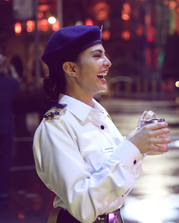 బాలీవుడ్ నటి చేసిన పనికి ఆనందంలో మునిగిపోయిన ఉద్యోగి.. ఇంతకీ ఎం చేసిందో తెలుసా?