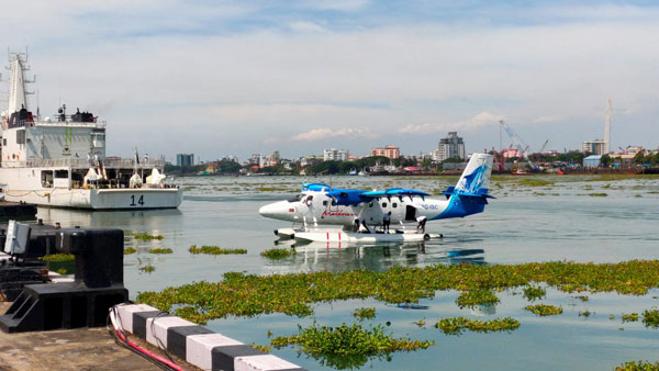 నీటిపై ల్యాండ్ అయ్యే విమానం మీరు ఎప్పుడైనా చూసారా.. అయితే ఇది చూడండి