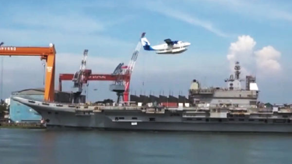 నీటిపై ల్యాండ్ అయ్యే విమానం మీరు ఎప్పుడైనా చూసారా.. అయితే ఇది చూడండి
