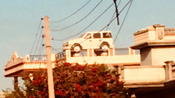 ఇష్టమైన కారు ఆకారంలో వాటర్ ట్యాంక్ నిర్మించిన కారు ప్రేమికుడు.. ఎక్కడో తెలుసా ?