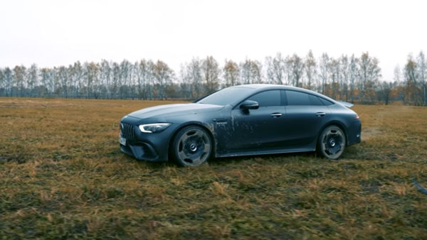 ఖరీదైన కారుకి నిప్పంటించిన యూట్యూబ్ ఛానల్ ఓనర్ ; ఎందుకో తెలుసా ? ఖరీదైన కారుకి నిప్పంటించిన యూట్యూబ్ ఛానల్ ఓనర్ ; ఎందుకో తెలుసా ?