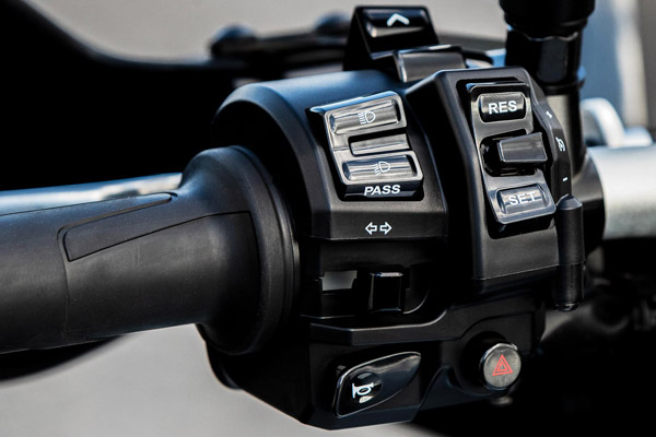 యమహా ట్రేసర్ 9, ట్రేసర్ 9 జిటి స్పోర్ట్స్ టూరర్ మోటార్‌సైకిళ్ల ఆవిష్కరణ