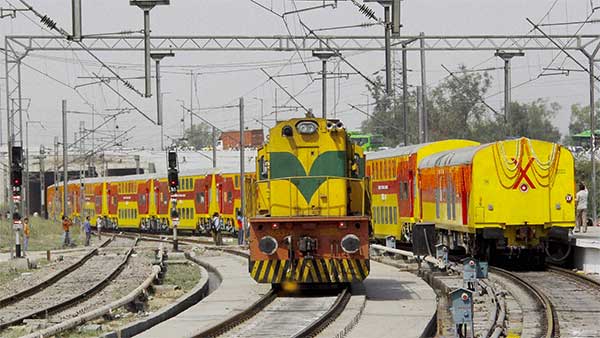 పట్టాలెక్కనున్న కొత్త డబుల్ డెక్కర్ ట్రైన్స్ ; ఎప్పుడో తెలుసా ?