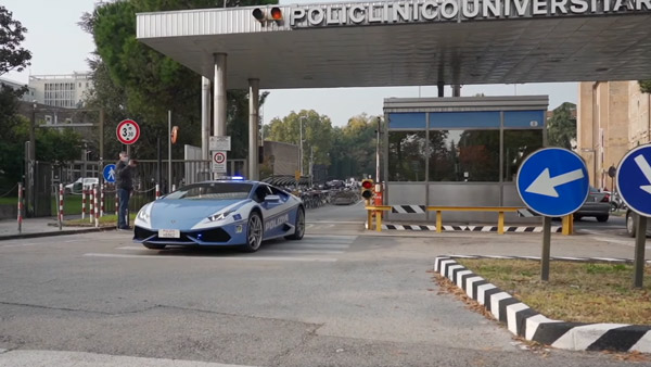 కిడ్నీ తరలించడానికి లంబోర్ఘిని కారు ఉపయోగించిన పోలీసులు.. ఎక్కడో తెలుసా? కిడ్నీ తరలించడానికి లంబోర్ఘిని కారు ఉపయోగించిన పోలీసులు.. ఎక్కడో తెలుసా?