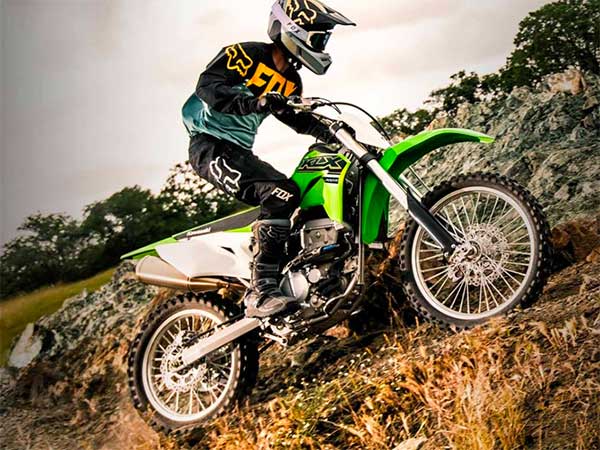 KLX 300 డ్యూయల్ స్పోర్ట్ బైక్‌ ఆవిష్కరించిన కవాసకి ; పూర్తి వివరాలు