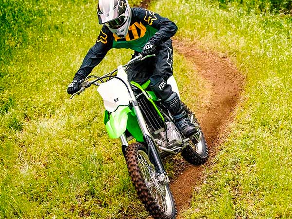 KLX 300 డ్యూయల్ స్పోర్ట్ బైక్‌ ఆవిష్కరించిన కవాసకి ; పూర్తి వివరాలు