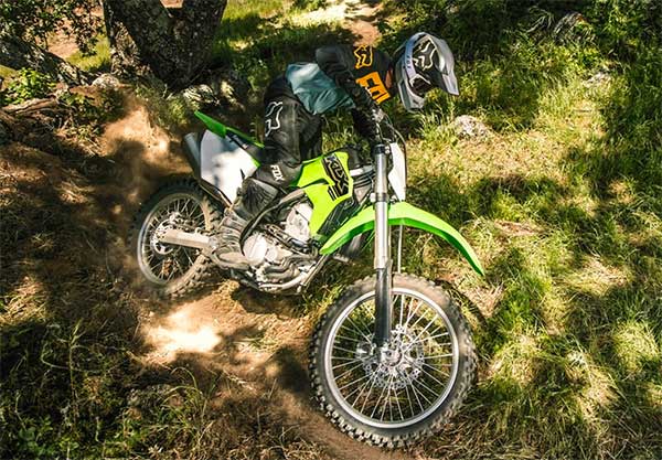 KLX 300 డ్యూయల్ స్పోర్ట్ బైక్‌ ఆవిష్కరించిన కవాసకి ; పూర్తి వివరాలు