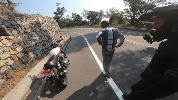 కొత్త బైక్‌ను వెంబడించిన ట్రక్ డ్రైవర్.. తర్వాత ఏం జరిగిందో చూడండి