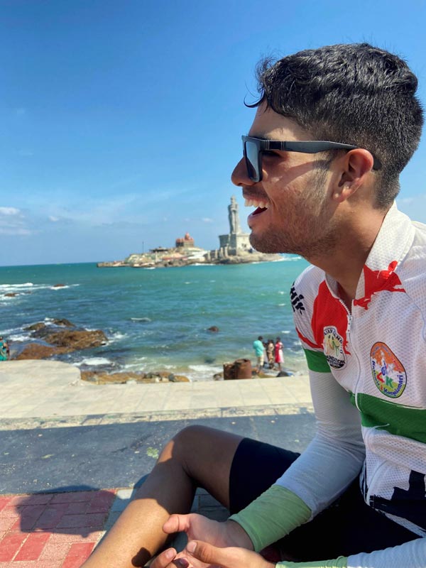సైకిల్‌పై కాశ్మీర్ నుంచి 8 రోజుల్లో కన్యాకుమారి చేరుకున్న 17 యువకుడు, ఇతడే 