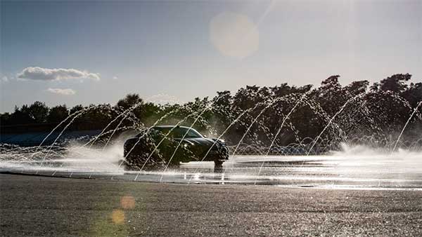 వరల్డ్ రికార్డ్ సృష్టించిన పోర్ష్ ఎలక్ట్రిక్ సూపర్ కార్, ఎలాగో తెలుసా?