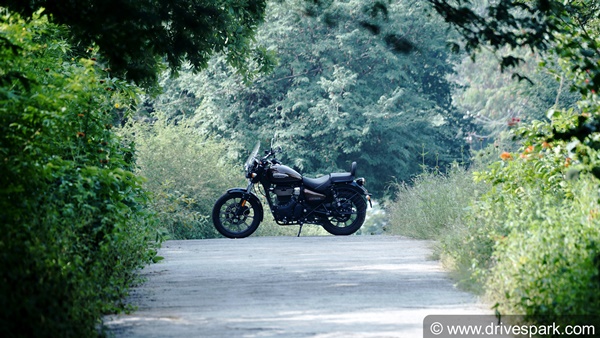 రాయల్ ఎన్‌ఫీల్డ్ మీటియోర్ 350 రివ్యూ.. ఇది అభిమానుల అంచనాలను అందుకుంటుందా..?