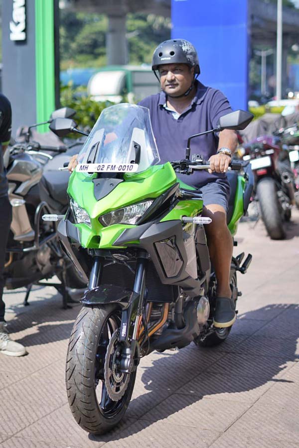 కవాసకి వెర్సిస్ 1000 బైక్ సొంతం చేసుకున్న బాలీవుడ్ డైరెక్టర్ ; ఎవరో తెలుసా? కవాసకి వెర్సిస్ 1000 బైక్ సొంతం చేసుకున్న బాలీవుడ్ డైరెక్టర్ ; ఎవరో తెలుసా?