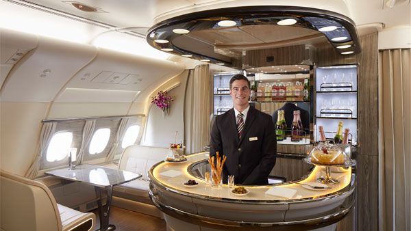 ఇంద్రభవనం లాంటి విమానం.. ఇది చూస్తే ఒక్కసారైనా వెళ్లాలనిపిస్తుంది.. ఓ లుక్కేసెయ్యండి 