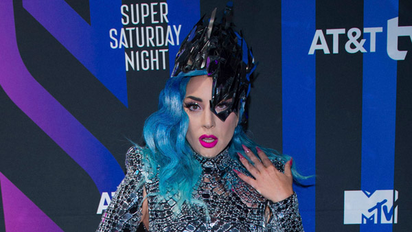 లంబోర్ఘినితో చేతులు కలిపిన అమెరికన్ సింగర్ లేడీ గాగా ; ఎందుకో తెలుసా ?