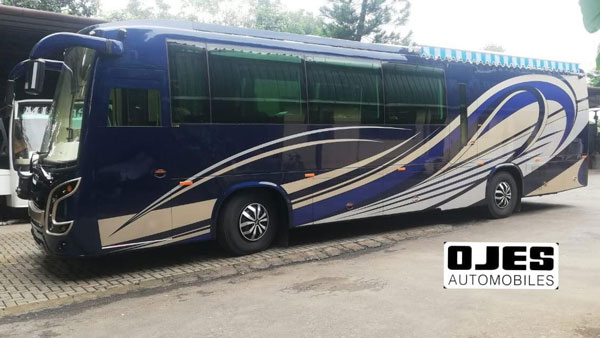 అద్భుతంగా ఉన్న మలయాళీ స్టార్ మమ్ముట్టి లగ్జరీ కారవాన్.. చూసారా !