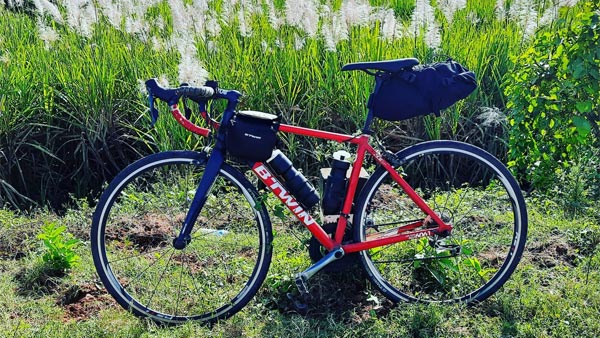 తల్లిదండ్రులకు ఇచ్చిన మాట నిలబెట్టుకోవడానికి 1,100 కి.మీ ప్రయాణించిన కొడుకు