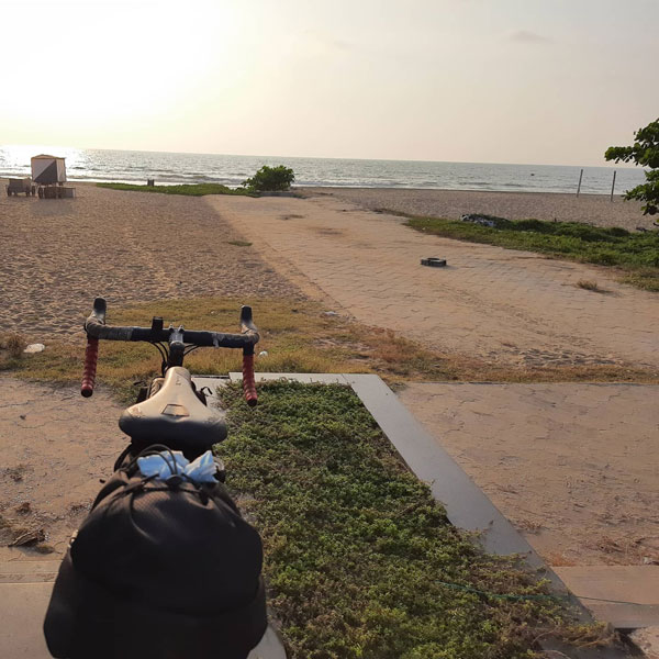 తల్లిదండ్రులకు ఇచ్చిన మాట నిలబెట్టుకోవడానికి 1,100 కి.మీ ప్రయాణించిన కొడుకు