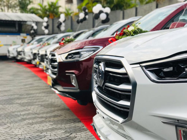 ఒకే రోజు ఏడు గ్లోస్టర్ ఎస్‌యూవీలను డెలివరీ చేసిన ఎంజి మోటార్ ; ఎక్కడో తెలుసా ?