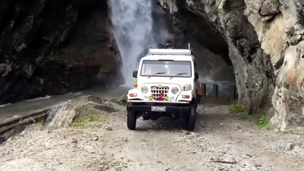 ఈ రోడ్డుపై ప్రయాణించడానికి ధైర్యం కావాలి.. ఈ వీడియో చూడటానికి గుండె ధైర్యం కావాలి 