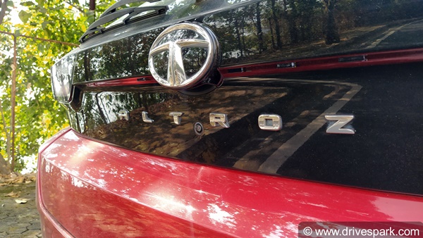 టాటా అల్ట్రోజ్ డీజిల్ వేరియంట్ రివ్యూ.. వచ్చేసింది.. చూసారా !