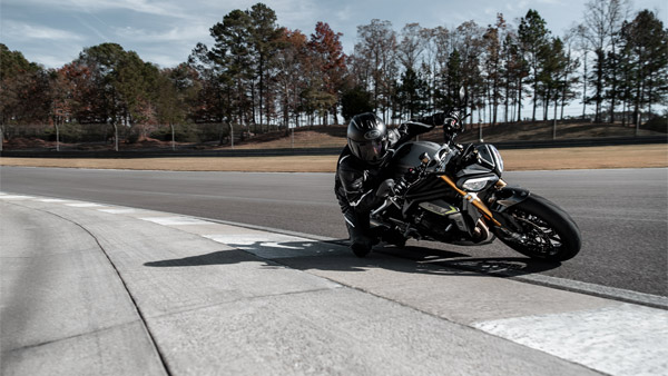 ప్రపంచవ్యాప్తంగా 2021 స్పీడ్ ట్రిపుల్ 1200 ఆర్‌ఎస్ బైక్ ఆవిష్కరించిన ట్రయంఫ్; వివరాలు