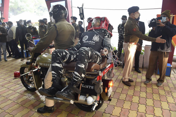 సైనికుల కోసం బుల్లెట్ బైక్‌లనే మొబైల్ అంబులెన్స్‌లుగా మార్చేశారు..