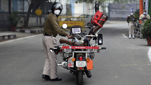 సైనికుల కోసం బుల్లెట్ బైక్‌లనే మొబైల్ అంబులెన్స్‌లుగా మార్చేశారు..