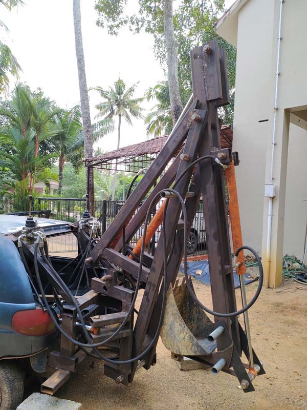 22 ఏళ్ల పాత డేవూ మాటిజ్ కారును ఎక్స్‌కావేటర్‌గా మార్చిన ఇస్రో ఇంజనీర్