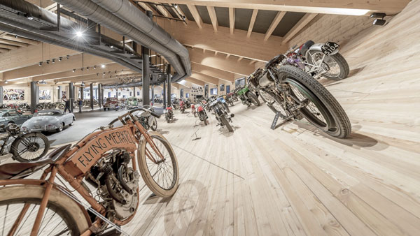 బైక్ మ్యూజియంలో అగ్నికి ఆహుతైన అరుదైన వాహనాలు