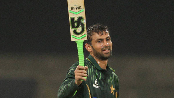 పాకిస్థాన్ క్రికెటర్ 'షోయబ్ మాలిక్' కార్ యాక్సిడెంట్ ; తృటిలో తప్పిన పెను ప్రమాదం 