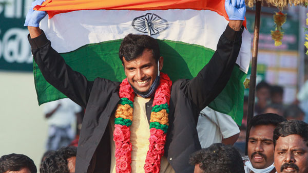 ఘన విజయం సాధించిన ఇండియన్ క్రికెట్ టీమ్కి ఆనంద్ మహీంద్రా స్పెషల్ గిఫ్ట్.. ఏంటో తెలుసా..! ఘన విజయం సాధించిన ఇండియన్ క్రికెట్ టీమ్కి ఆనంద్ మహీంద్రా స్పెషల్ గిఫ్ట్.. ఏంటో తెలుసా..!