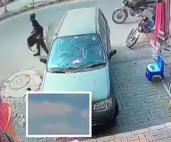 రిమోట్ ద్వారా కార్ లాక్ చేస్తున్నారా.. టేక్ కేర్.. ఎందుకంటే వీడియో చూడండి?