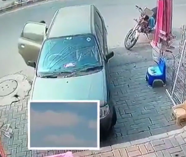 రిమోట్ ద్వారా కార్ లాక్ చేస్తున్నారా.. టేక్ కేర్.. ఎందుకంటే వీడియో చూడండి?