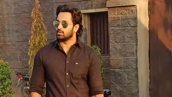 రూ. 24 లక్షలతో బైక్ కొన్న మలయాళీ స్టార్.. ఎవరో చూసారా..! 