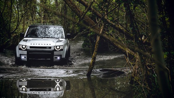 వావ్.. ల్యాండ్‌రోవర్ డిఫెండర్ క్యాపబిలిటీ అద్భుతః ; ఎందుకో మీరే చూడండి