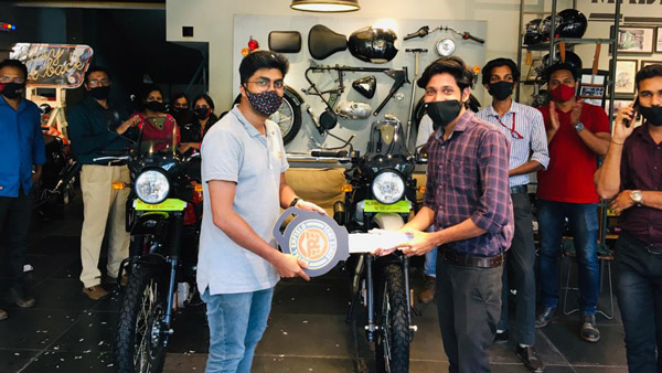 ఒక్క రోజులో 100 రాయల్ ఎన్‌ఫీల్డ్ హిమాలయన్ డెలివరీ