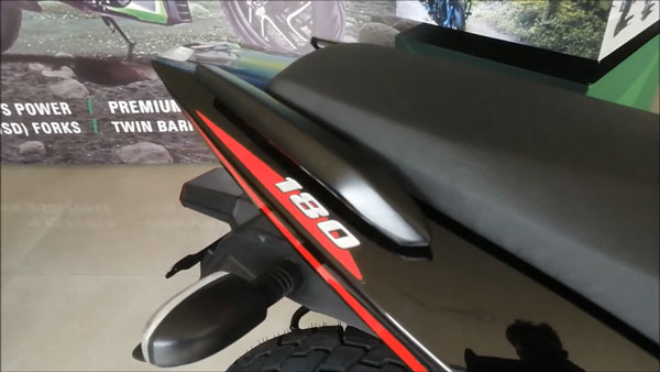 డీలర్ వద్దకు చేరుకున్న కొత్త 2021 బజాజ్ పల్సర్ 180.. పూర్తి వివరాలు 