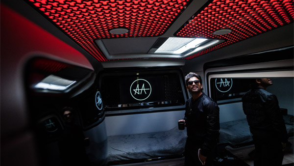 ప్రమాదానికి గురైన అల్లు అర్జున్ కారావ్యాన్.. బన్నీ సేఫ్ 