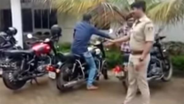 రాయల్ ఎన్ఫీల్డ్ బైక్లపై విరుచుకుపడుతున్న పోలీసులు రాయల్ ఎన్ఫీల్డ్ బైక్లపై విరుచుకుపడుతున్న పోలీసులు