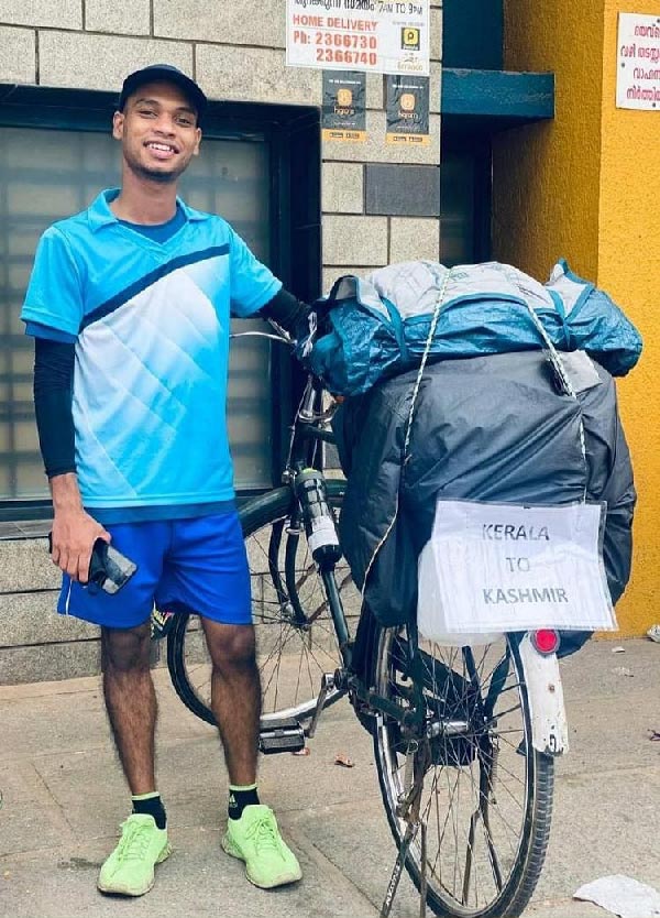 సైకిల్‌పై కేరళ నుంచి కాశ్మీర్ ప్రయాణానికి సిద్దమైన టీ అమ్మే కుర్రాడు