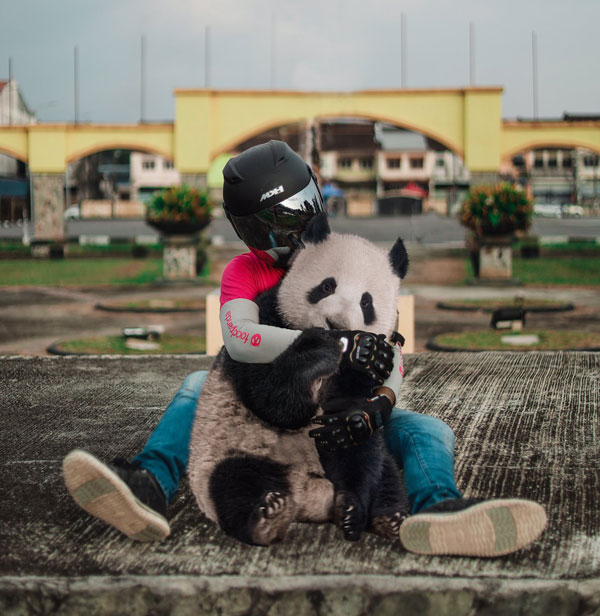 చివరి రోజు పాండాతో కలిసి పని చేసిన డెలివరీ బాయ్.. ఎందుకంటే