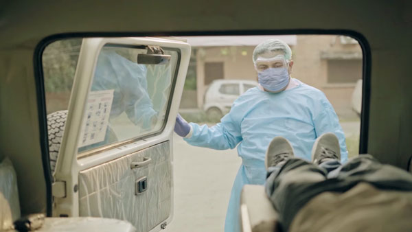 20 సంవత్సరాలు ఫ్రీ అంబులెన్స్ సర్వీస్ చేసిన జంట