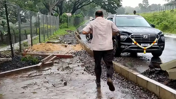 తండ్రికి నచ్చినదానిని సర్‌ప్రైజ్‌ గిఫ్ట్‌గా ఇచ్చిన కొడుకు.. ఆ గిఫ్ట్ ఏంటో చూసారా..!