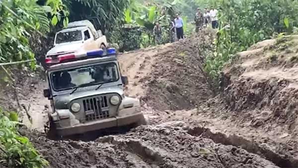  కఠినమైన రోడ్డులో కారు నడిపి అదరగొట్టిన అరుణాచల్ ప్రదేశ్ సిఎం [వీడియో]