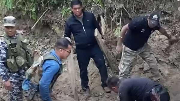  కఠినమైన రోడ్డులో కారు నడిపి అదరగొట్టిన అరుణాచల్ ప్రదేశ్ సిఎం [వీడియో]