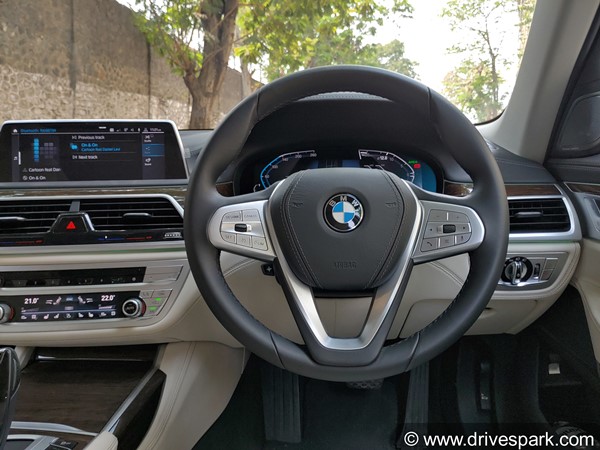 బిఎమ్‌డబ్ల్యూ 730ఎల్‌డి లగ్జరీ సెడాన్ రివ్యూ.. లేటెస్ట్ ఫీచర్స్ & వివరాలు 