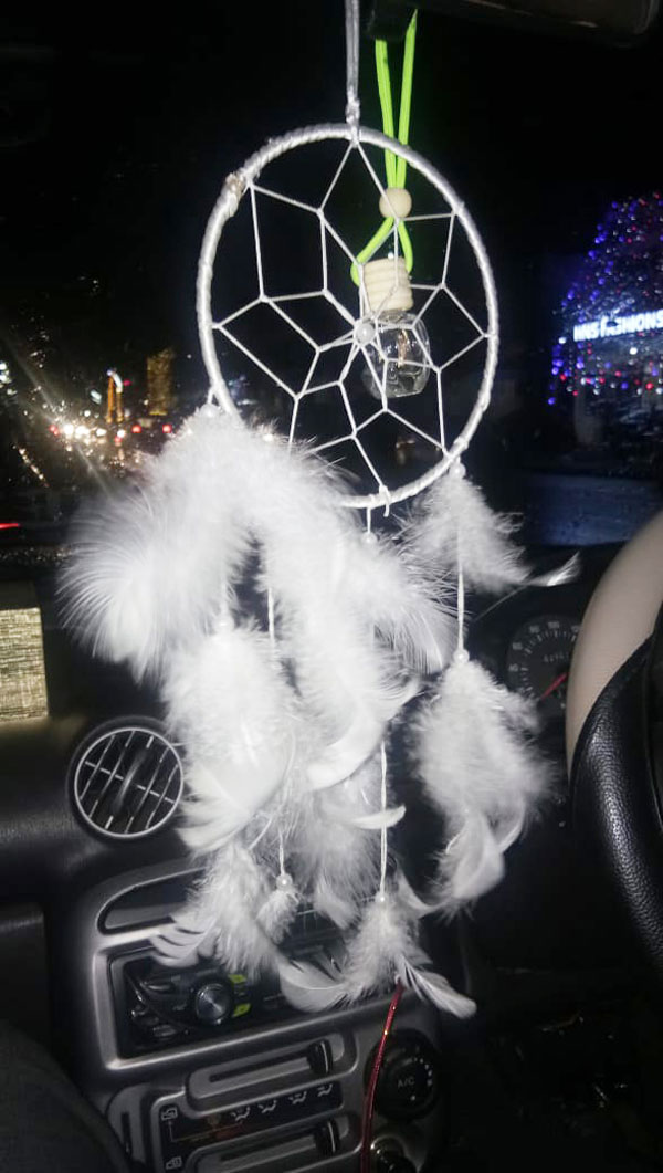 కారులోపల అలంకరణ వస్తువులున్నాయా.. వెంటనే తీసెయ్యండి, లేకుంటే.. 