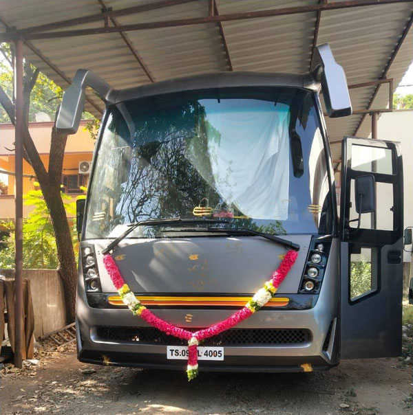 అద్భుతంగా ఉన్న శ్రీమంతుని కారావ్యాన్.. మీరూ ఓ లుక్కేయండి